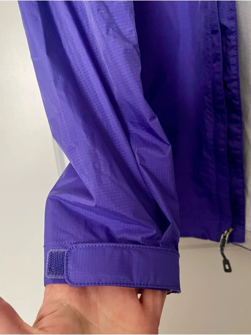 Like New Patagonia Women's lightweight Purple Rain Jacket - Picture 6 of 10